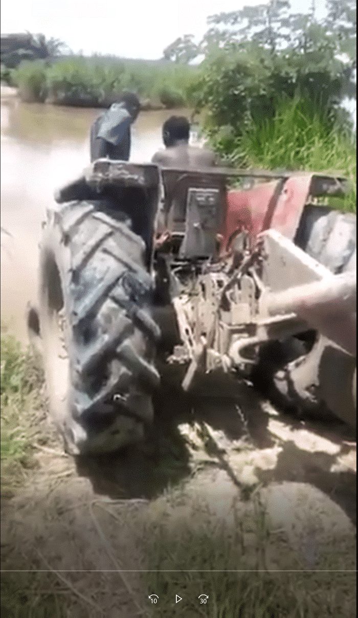 Traverser une rivière avec un tracteur
