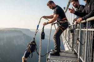 T’as pas vu un handicapé qui veut essayer le saut à l’élastique ?