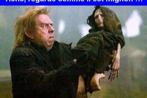 Quand une personne me donne son bébé en me disant : Tiens, regarde comme il est mignon …