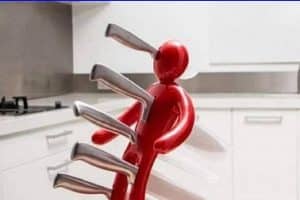 Depuis que j’ai acheté ce range-couteaux, mon mari se tient tranquille.