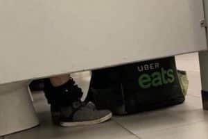 Pendant ce temps quelqu’un attend sa commande.