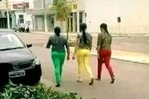 Soyer prudent en conduisant sur la route aujourd’hui, les feux de circulation sont partis en promenade !!