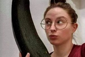 A quoi pense cette jeune femme ?